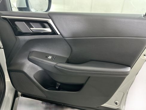 Used 2024 Mitsubishi Outlander SE image 33