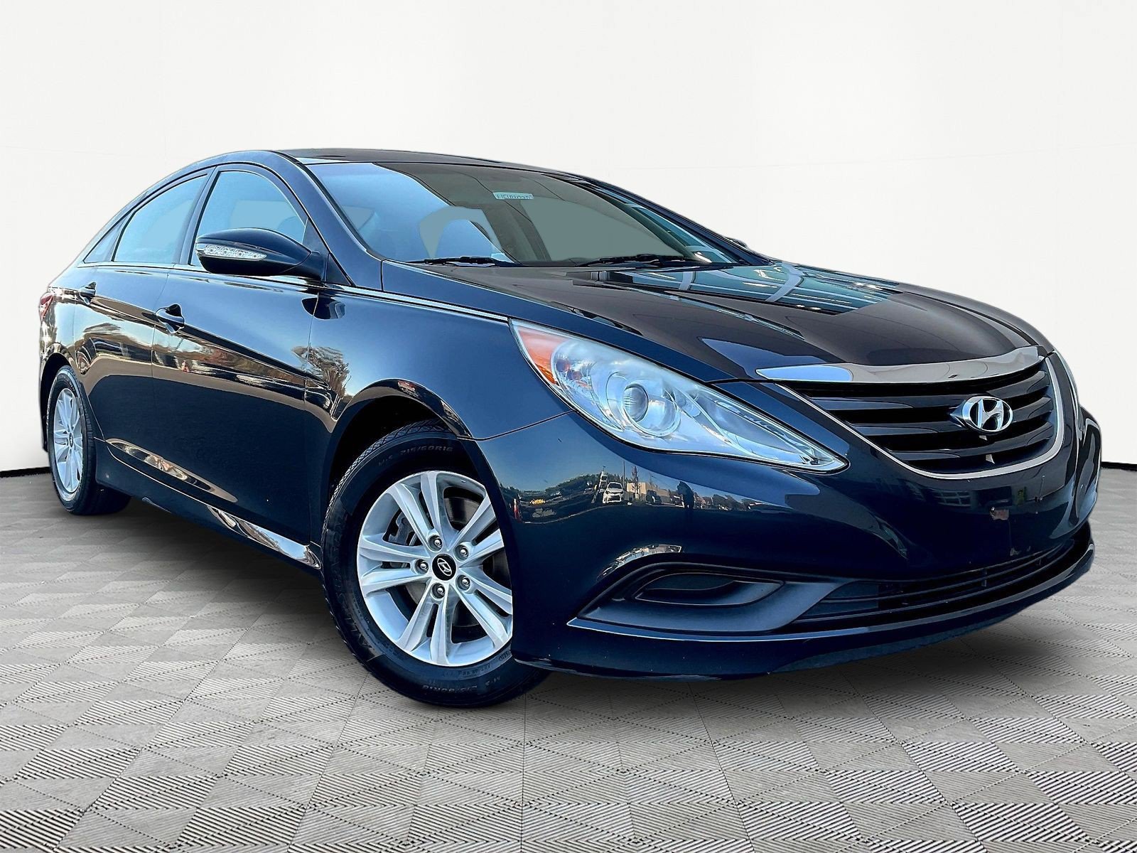 Used 2014 Hyundai Sonata GLS w/ Popular Equipment Group 2 FWD image 3
