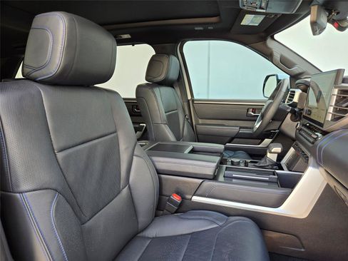Used 2025 Toyota Sequoia Platinum AWD/4WD image 33