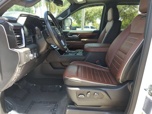 Used 2025 GMC Sierra 2500 Denali Ultimate AWD/4WD image 17