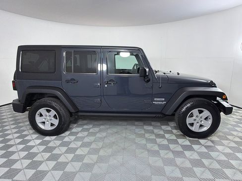 Used 2017 Jeep Wrangler Unlimited Sport w/ Quick Order Package 24S AWD/4WD image 4
