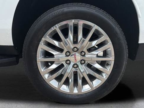 Used 2025 GMC Yukon XL Denali AWD/4WD image 28