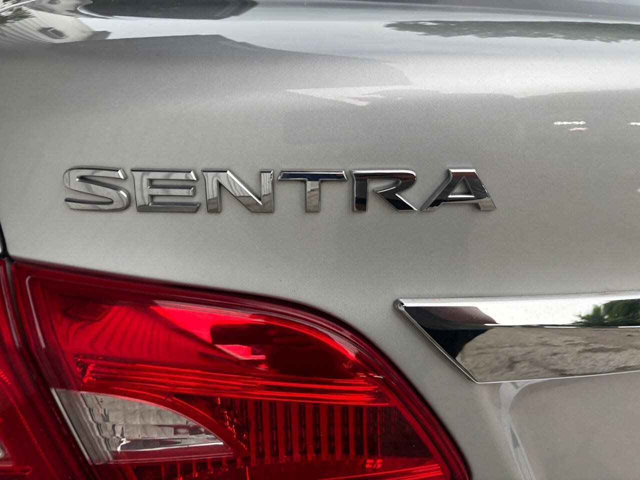 Used 2019 Nissan Sentra S FWD image 4
