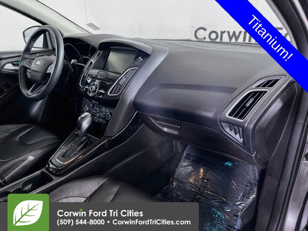 Used 2015 Ford Focus Titanium FWD image 27