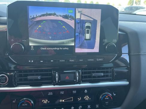 Used 2022 Nissan Pathfinder SL FWD image 15