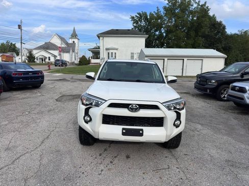 Used 2016 Toyota 4Runner SR5 Premium AWD/4WD image 2