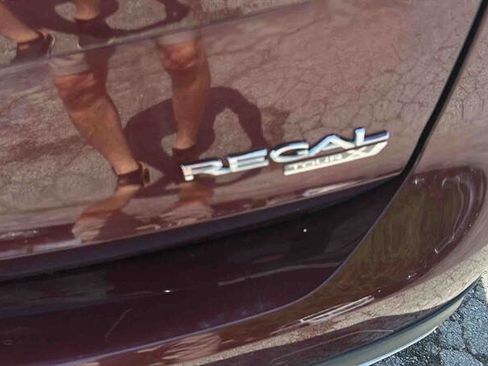 Used 2018 Buick Regal Preferred w/ Sights and Sounds Package AWD/4WD image 9