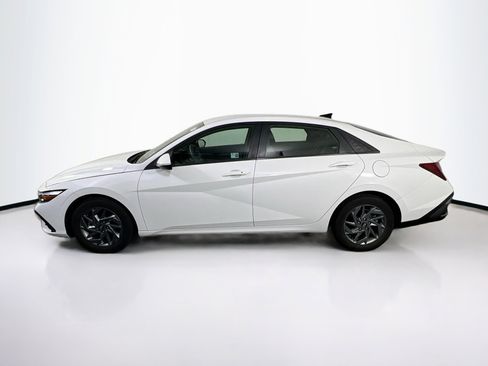 Used 2024 Hyundai Elantra SEL FWD image 8