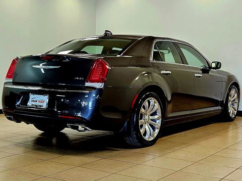 Used 2018 Chrysler 300 Limited image 4