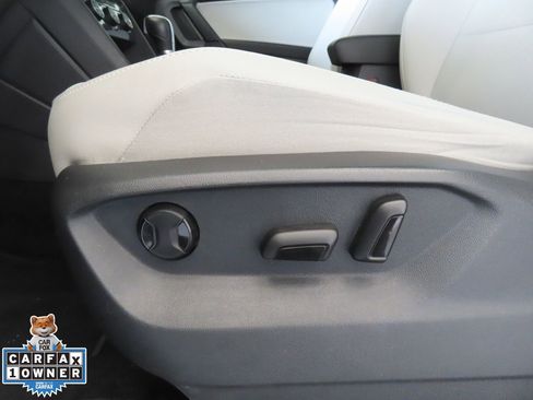 Used 2019 Volkswagen Tiguan SE image 13