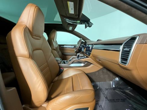 Used 2022 Porsche Cayenne Turbo image 21