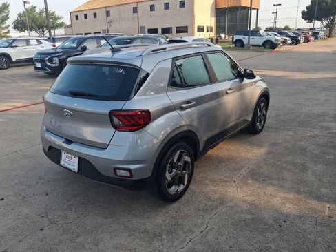 Used 2025 Hyundai Venue SEL FWD image 8