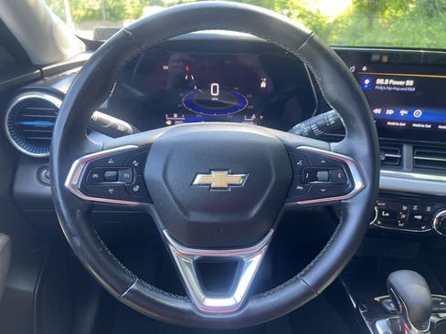 Used 2024 Chevrolet Trax LT w/ Driver Confidence Package FWD image 17