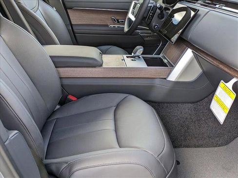 New 2025 Land Rover Range Rover SE image 18