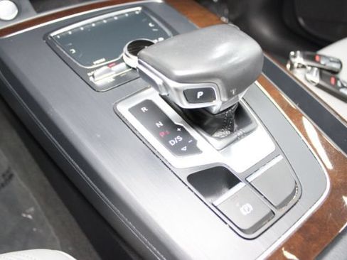 Used 2018 Audi Q5 2.0T Premium AWD/4WD image 19