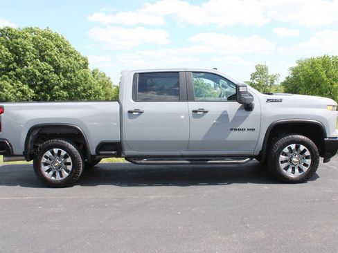 Used 2024 Chevrolet Silverado 2500 Custom w/ Custom Value Package AWD/4WD image 2