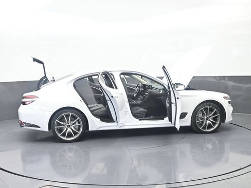 Used 2025 Genesis G70 2.5T RWD image 74