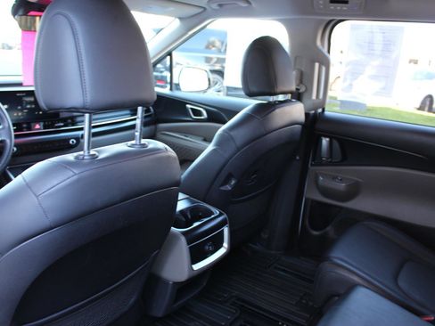 Certified 2025 Kia Carnival image 32