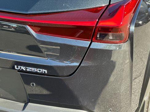 Used 2021 Lexus UX 250h image 32