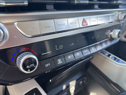 Certified 2024 Kia Telluride EX w/ EX Captain's Chair Package AWD/4WD image 37