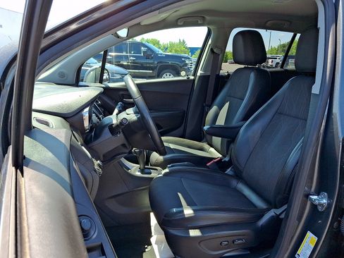 Used 2018 Chevrolet Trax LT w/ LT Convenience Package FWD image 14