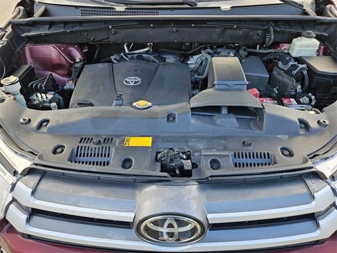 Used 2017 Toyota Highlander XLE image 27