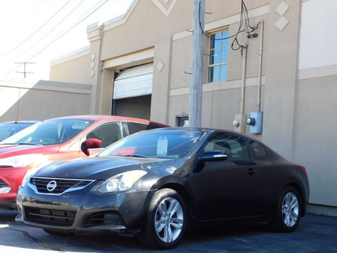 Used 2010 Nissan Altima 2.5 S w/ Premium Pkg image 9