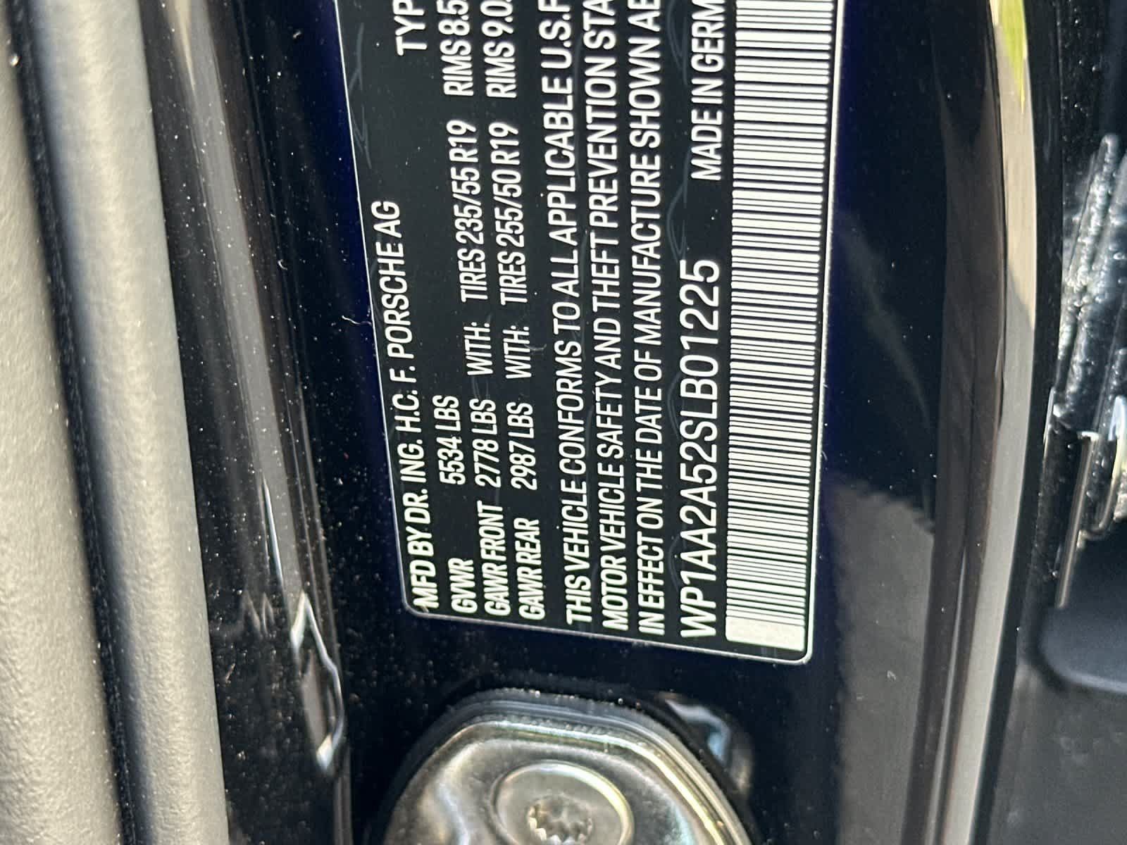 Used 2025 Porsche Macan AWD/4WD image 34