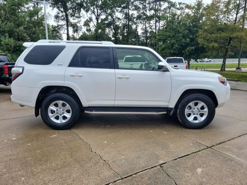Used 2018 Toyota 4Runner SR5 RWD image 8