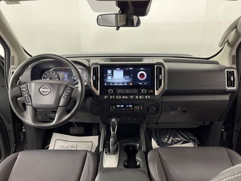 Used 2025 Nissan Frontier SV w/ SV Convenience Package RWD image 38
