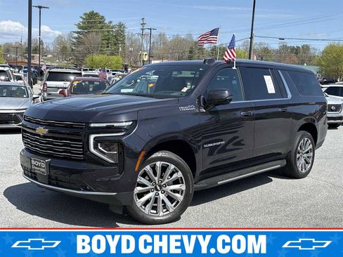 Used 2025 Chevrolet Suburban High Country w/ Sun And Tow Package AWD/4WD image 1