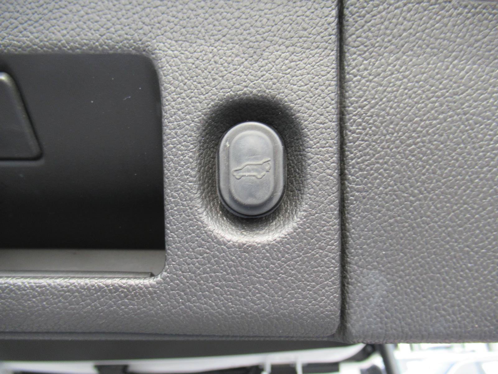 Used 2020 Chevrolet Tahoe LT w/ RST Edition RWD image 39