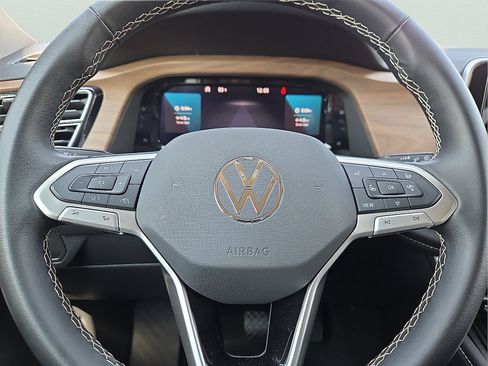 Used 2025 Volkswagen Atlas SE FWD image 24