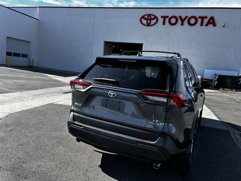 Used 2024 Toyota RAV4 LE image 5