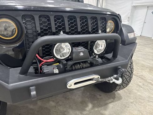Used 2020 Jeep Gladiator Sport w/ Quick Order Package 24S AWD/4WD image 32