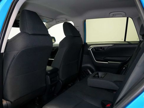 Used 2019 Toyota RAV4 LE FWD image 20