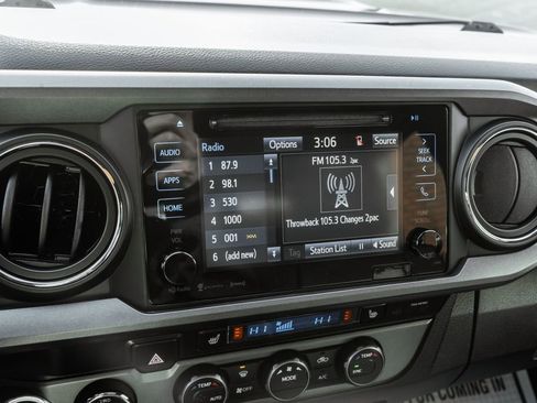 Used 2019 Toyota Tacoma TRD Sport image 17