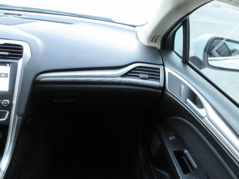 Used 2018 Ford Fusion SE image 33