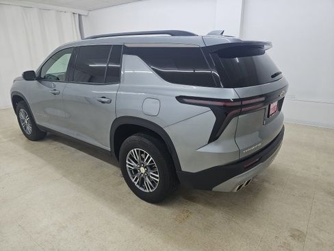 Used 2025 Chevrolet Traverse LT image 18
