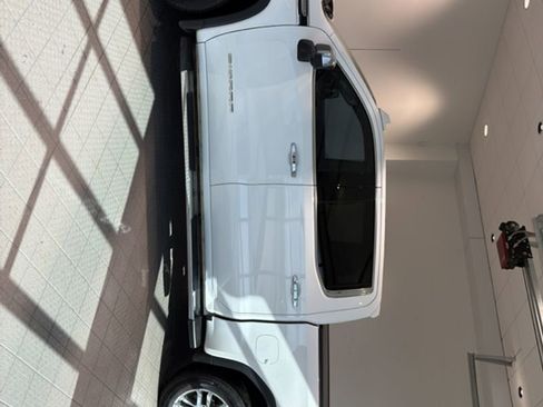 Used 2021 GMC Sierra 1500 SLT image 2