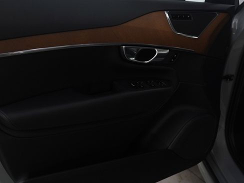 Used 2024 Volvo XC90 B6 Plus image 23
