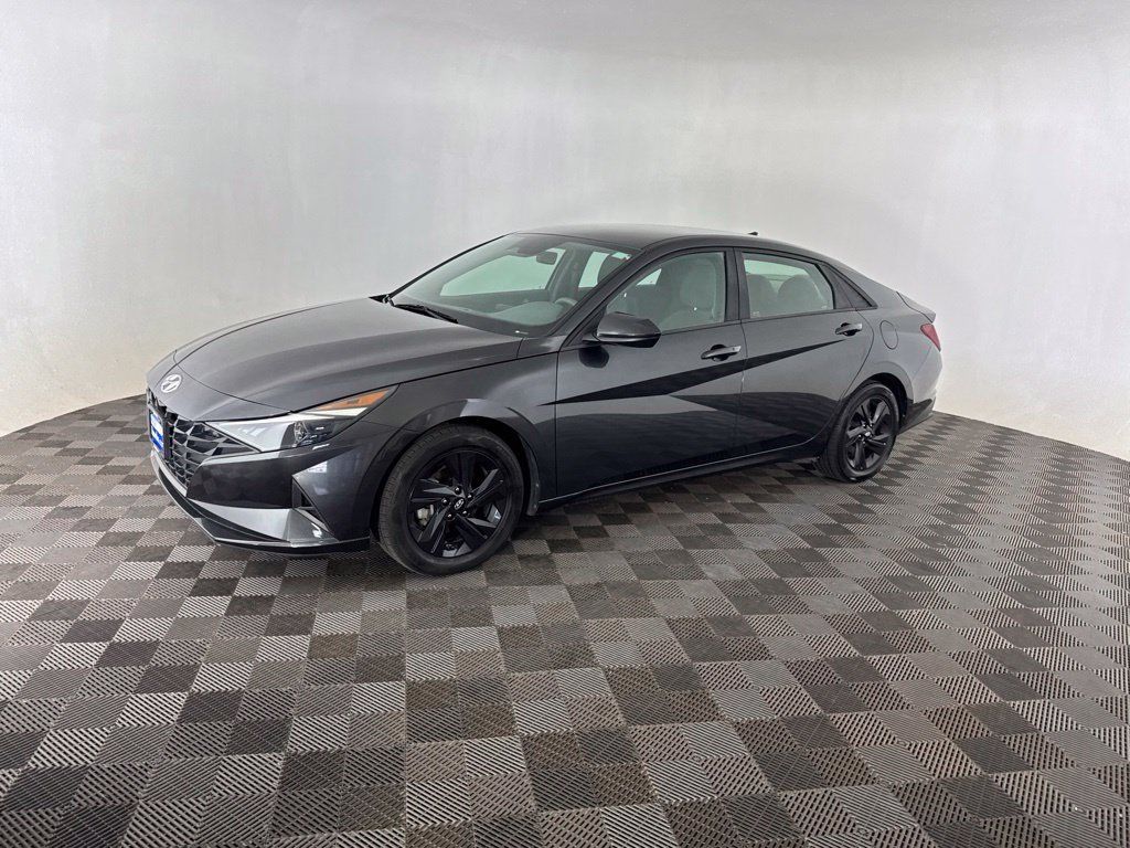 Used 2022 Hyundai Elantra SEL FWD image 3
