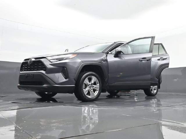 Used 2022 Toyota RAV4 XLE AWD/4WD image 30