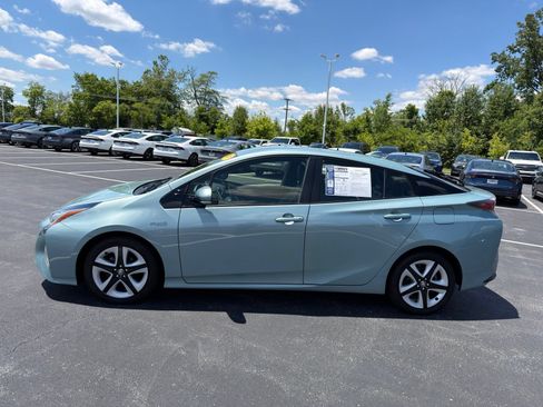 Used 2017 Toyota Prius Three Touring w/ Carpet Mat Package FWD image 3