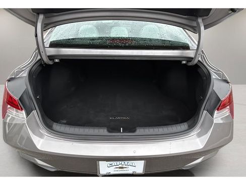 Used 2023 Hyundai Elantra Limited image 32