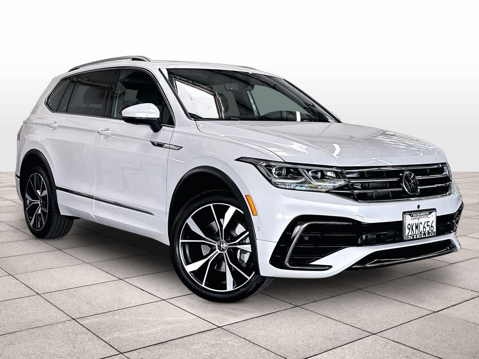Used 2024 Volkswagen Tiguan SEL R-Line AWD/4WD image 3