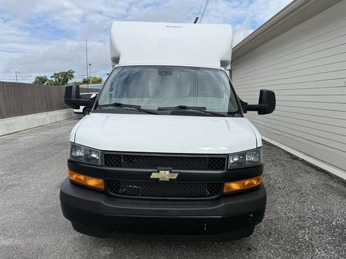 Used 2022 Chevrolet Express 3500 w/ Power Convenience Package RWD image 3
