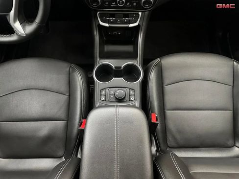 Used 2024 GMC Terrain SLT image 14