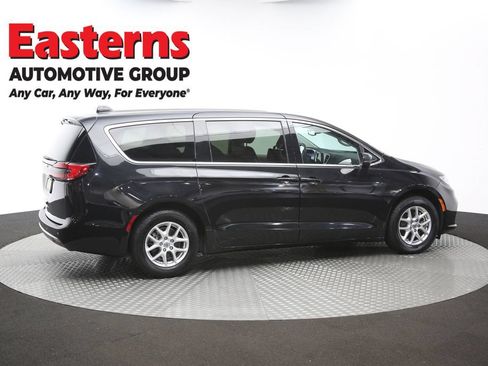 Used 2023 Chrysler Pacifica Touring-L FWD image 45