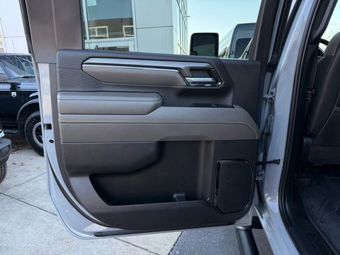 Used 2024 Chevrolet Silverado 2500 ZR2 w/ Technology Package image 42